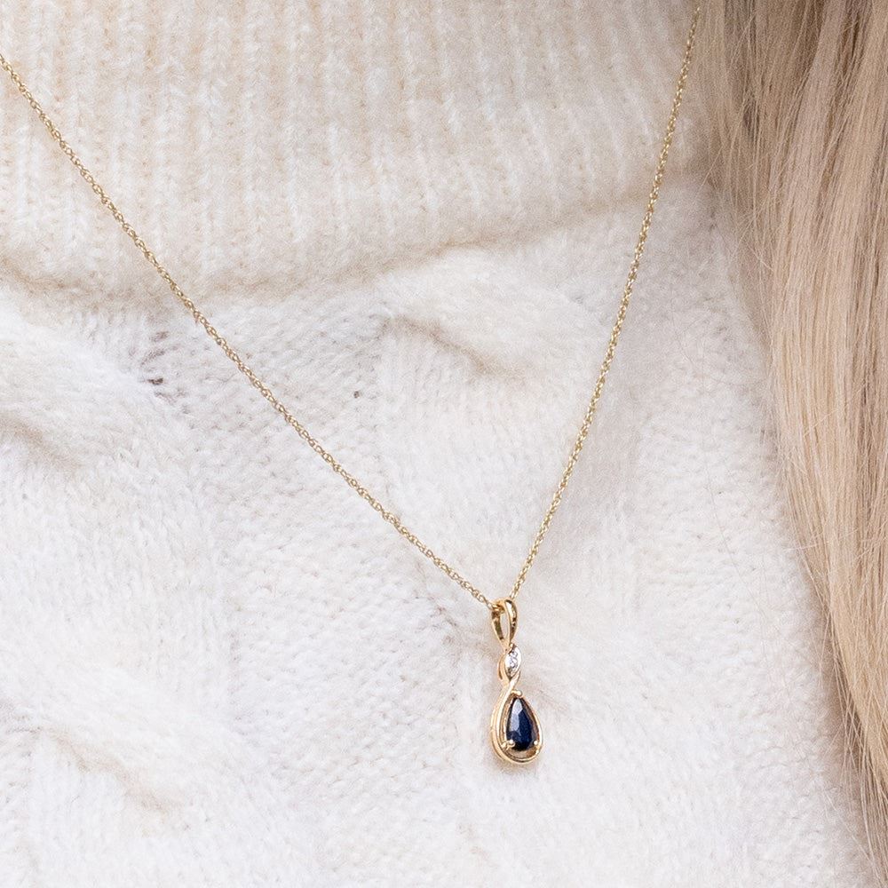 Lumina Oval Pendant (Emerald Edition)
