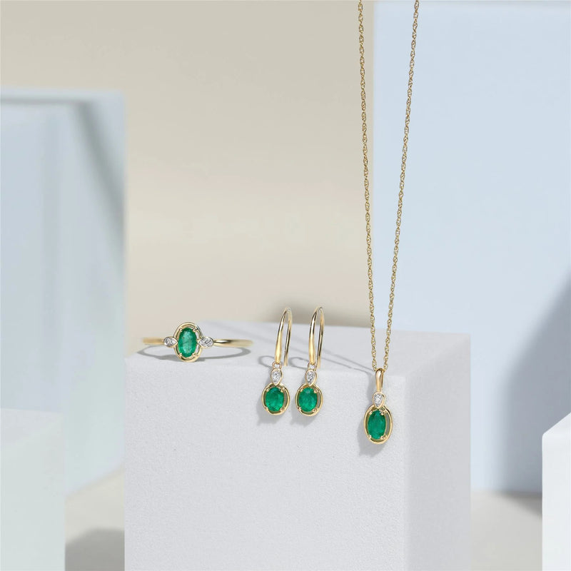 Lumina Oval Pendant (Emerald Edition)
