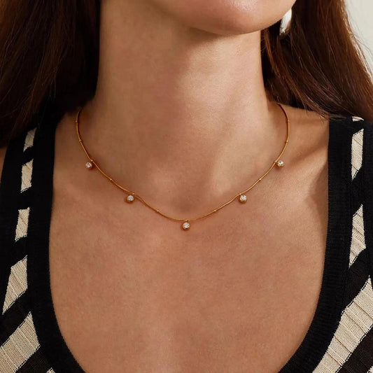 Elegant Crystal Necklace – Minimalist Gold-Plated Design with Sparkling Crystals