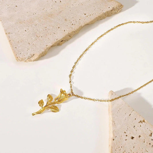 Elegant Rose Pendant Necklace – 18K Gold-Plated Stainless Steel