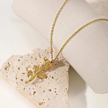 Elegant Rose Pendant Necklace – 18K Gold-Plated Stainless Steel