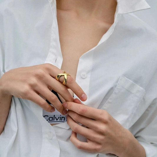 Modern Minimalist Interlocking Gold Ring – 18K Gold-Plated Stainless Steel